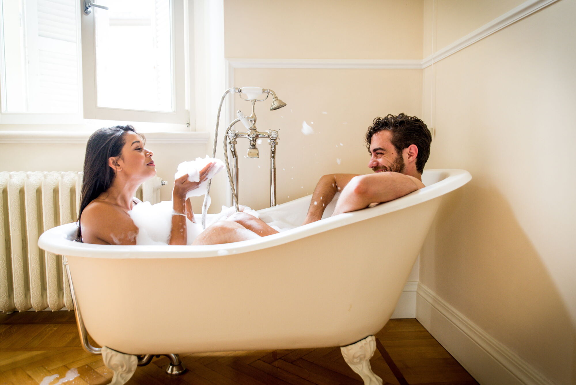 Романтические моменты в ванной