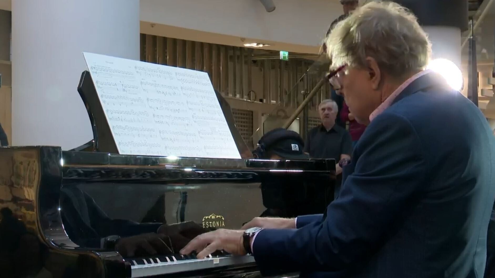 Douăzeci de pianiști au cântat la pian timp de șapte ore consecutive în Solaris – TV3