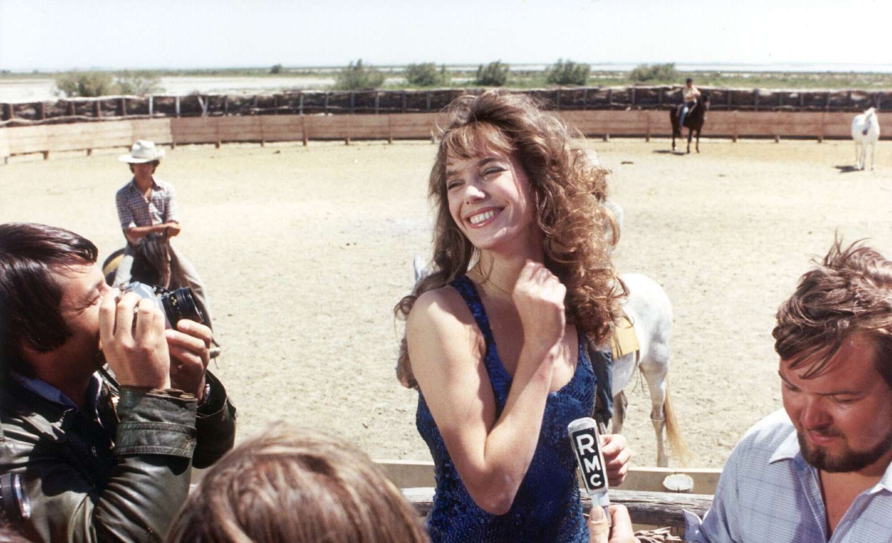 Jane Birkin kaamerate ees