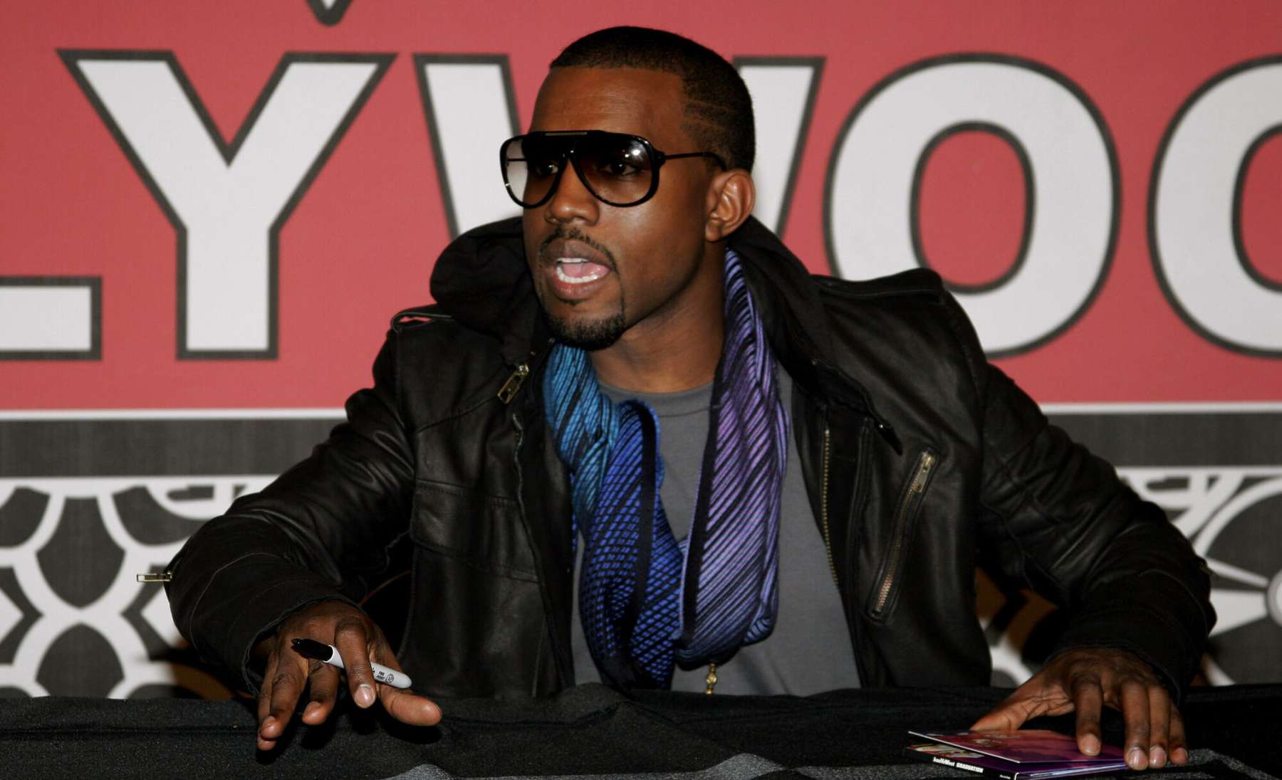 Kanye West sattus Veneetsias paadiga sõites piinlikku olukorda.