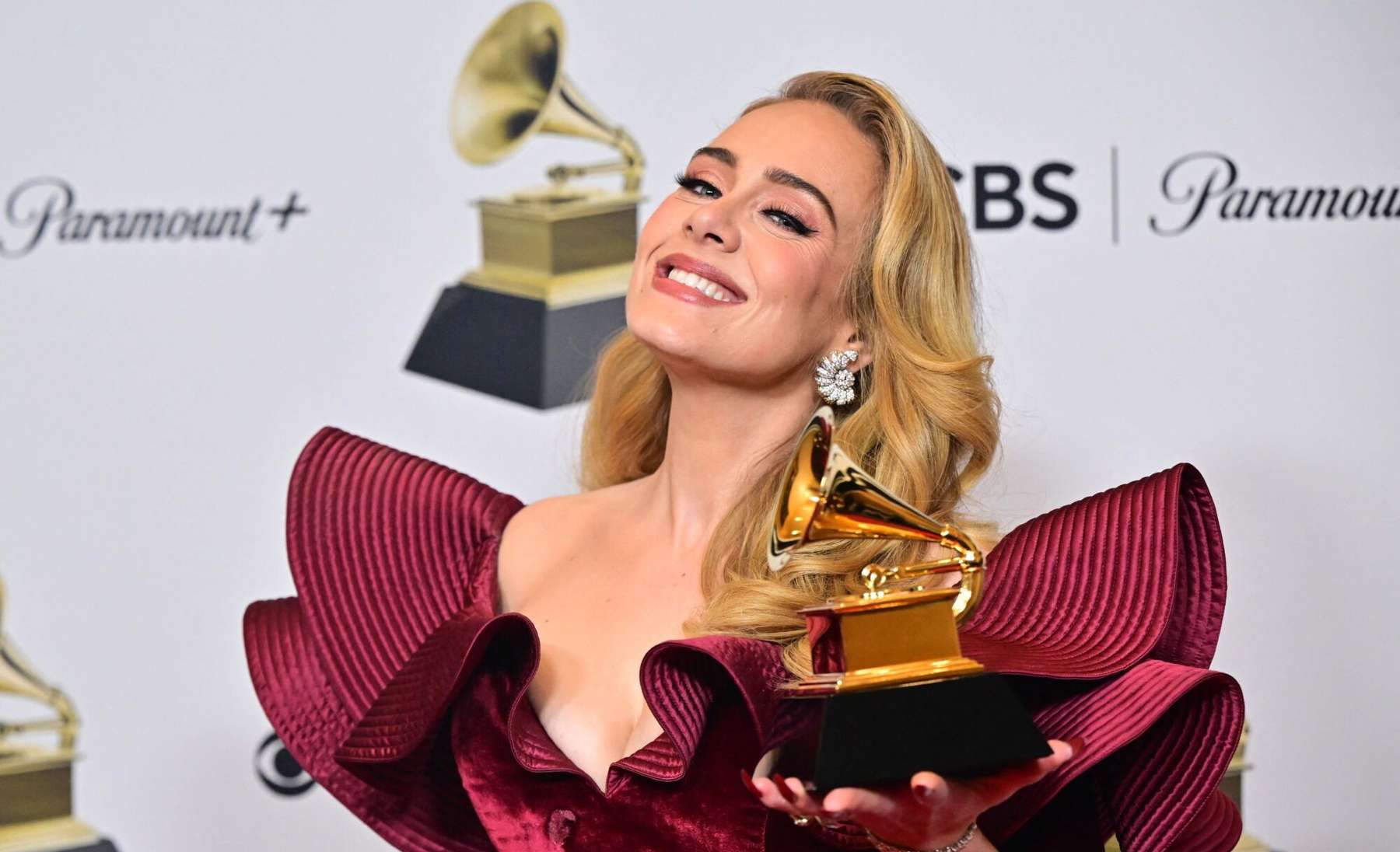 Adele tunnistas, et vaevles aastaid alkoholismi küüsis