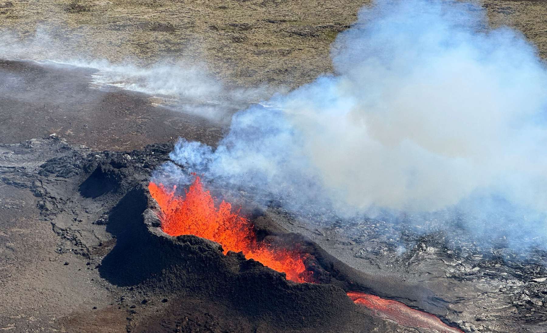 Islandi vulkaan peaks peatselt purskama
