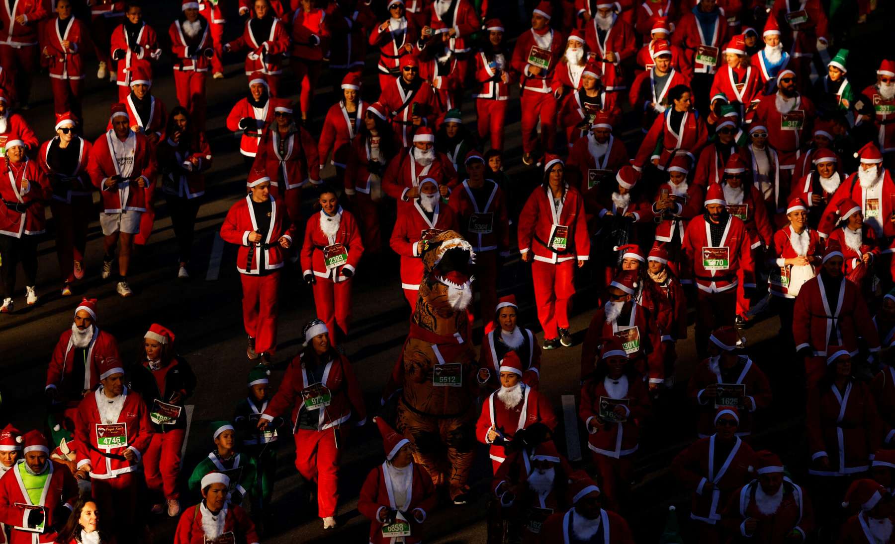 Madridis jooksid tuhanded jõuluvanad heategevuse nimel