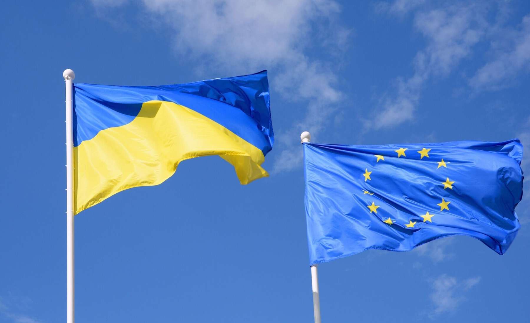 Ukraina ja Euroopa Liidu lipud