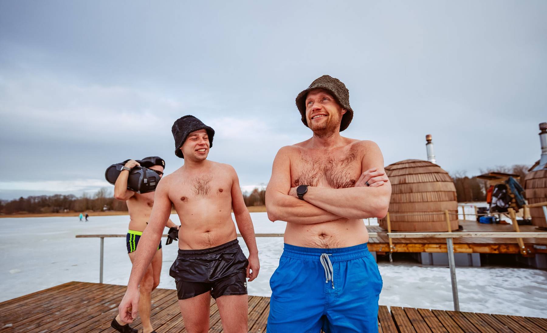 Soomlane Janne Orava (paremal) läbis Tallinnas sauna ultramaratoni.