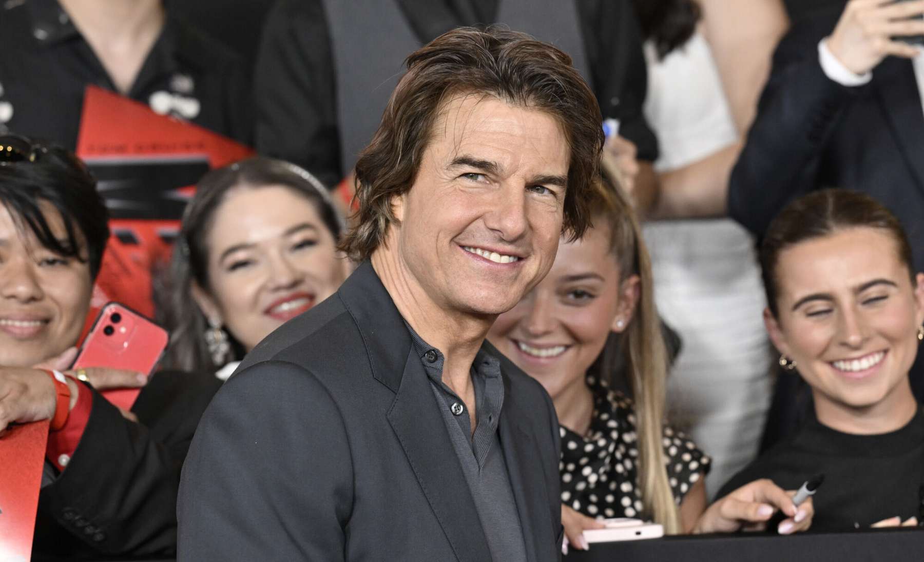 Tom Cruise naudib armuõnne 36-aastase venelannaga.