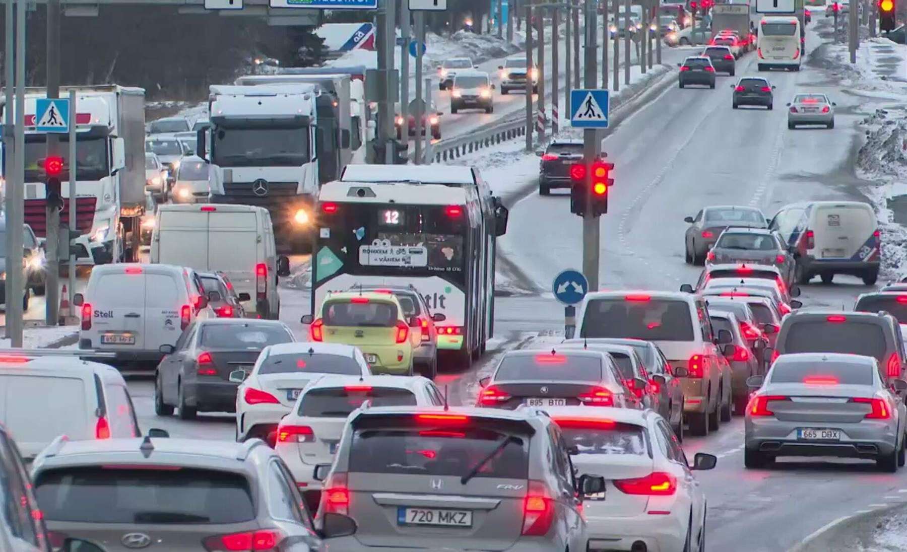 Tallinnas kaovad ära kiiruse mõõtmise eest hoiatavad sildid.
