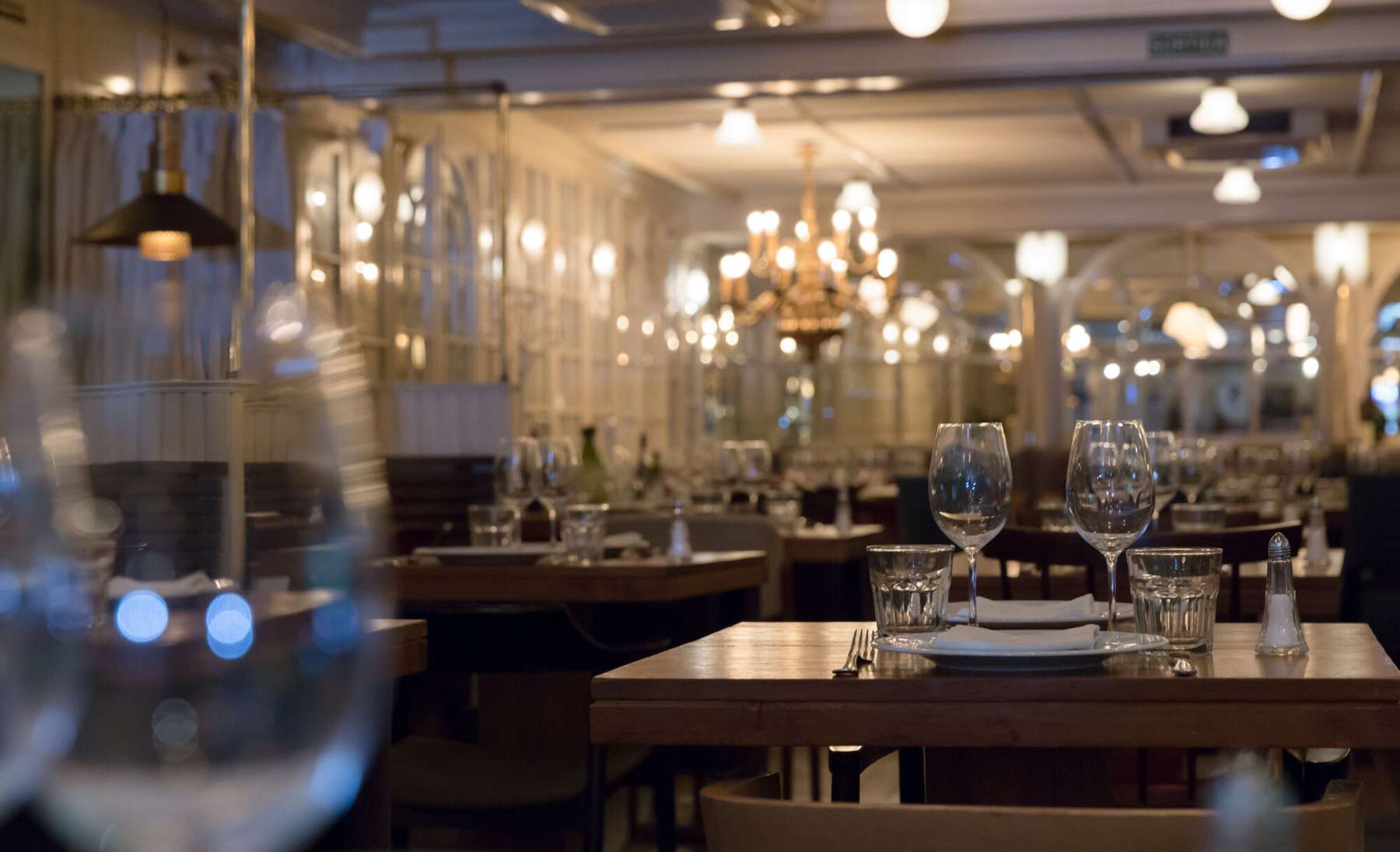 Pilt tühjast restoranist