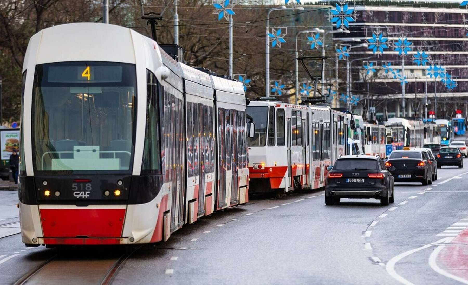 Noorukid vandaalitsevad ühistranspordis
