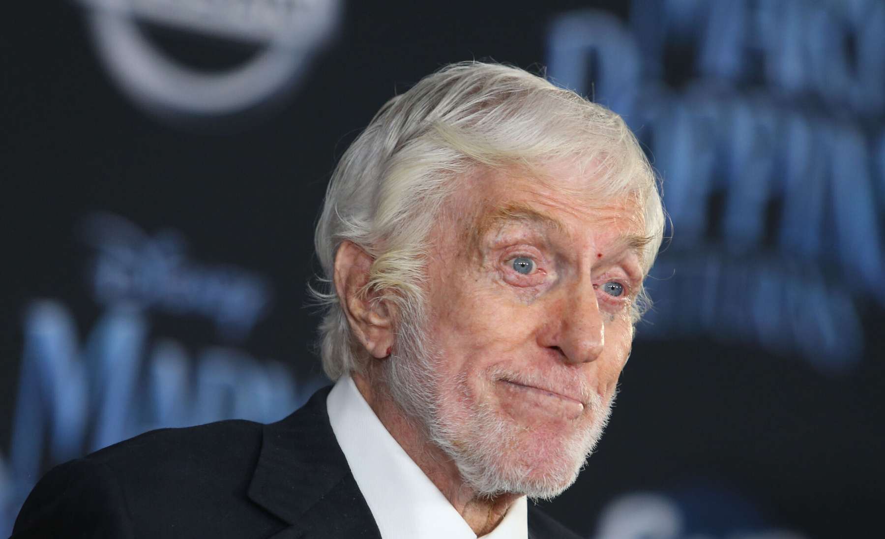 Dick Van Dyke päästeti tulekahju küüsist.