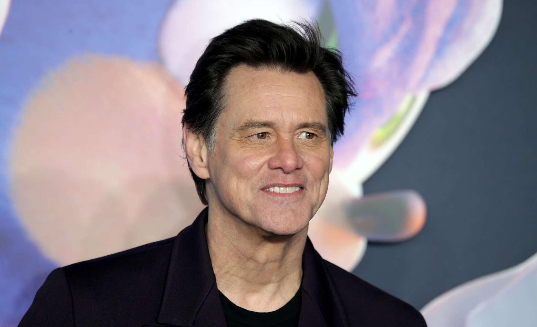 Jim Carrey naases pensionilt.