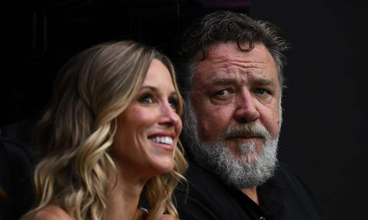 Russell Crowe ja Britney Theriot visati sobimatu riietuse tõttu restoranist välja!