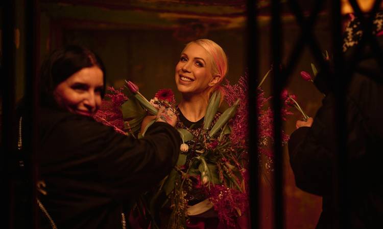 Laura Põldvere uues muusikavideos ''Lilled jäävadki sulle''