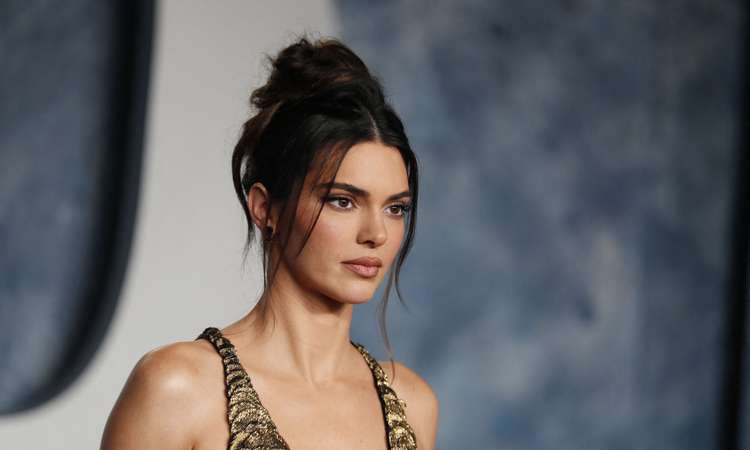 Supermodell Kendall Jenner jäi kaamerasilma ette omapärase riidekombinatsiooniga!