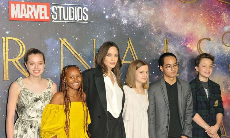 Angelina Jolie lastega