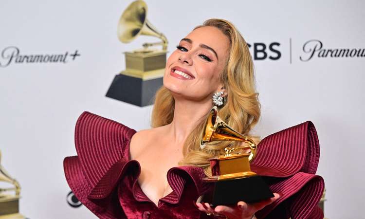 Adele tunnistas, et vaevles aastaid alkoholismi küüsis