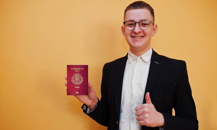 Noor mees Eesti passiga