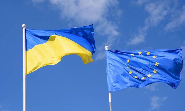 Ukraina ja Euroopa Liidu lipud