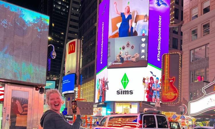 Kaidi loodud kampaania mängule The Sims, mis tõi talle tähelepanu otse New York Times Square'il