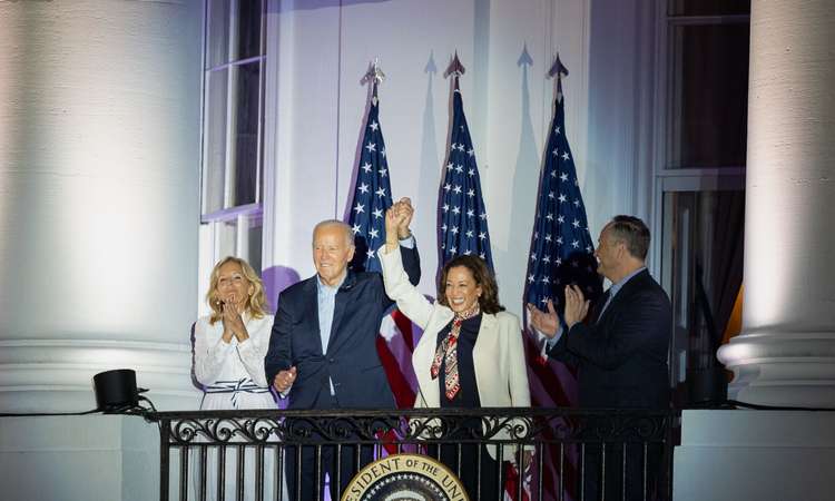 Joe Biden teatas, et toetab Kamala Harrise kandidatuuri.