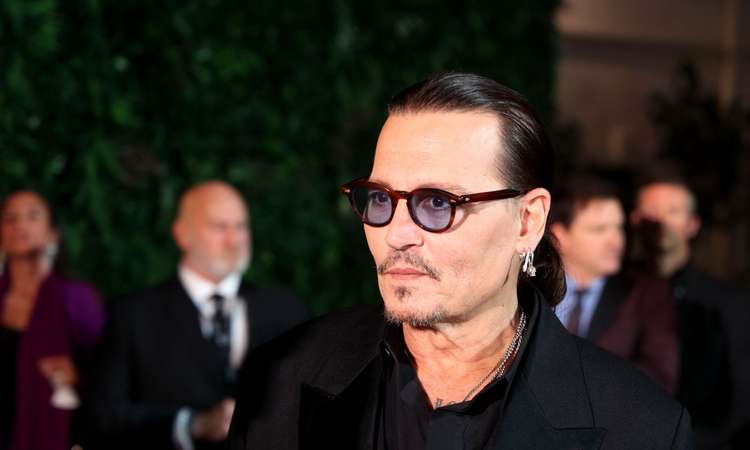 Johnny Depp veedab aega endast poole noorema modelliga