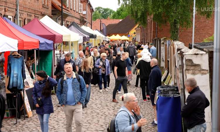 TV3 uudised: Viljandi hansapäevad meelitavad vaatamata vihmale kohale rohkelt rahvast