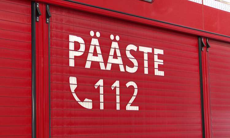 TV3 uudised: maakohad jäävad päästekomandodest tühjaks? 26.07.2026 Selle nädala alguses hoidsid tähelepanelikud elanikud Suure-Jaanis ära katastroofi. Kohalike jaoks oluline laululava oleks äärepealt maha põlenud, kui inimesed poleks asunud seda ise kustutama. See on aga taas tõstatanud küsimuse, et kas nüüd, kus mitmed riiklikud päästekomandod on suletud, jõuab abi õigel ajal ka nendeni, kes elavad suurematest keskustest kaugemal? Reporter: Ivar Niine