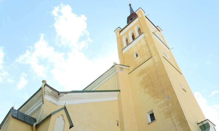 Ajale jalgu jäänud veejuhtimissüsteemid on teinud oma töö - Tallinn vanalinn on hakanud vajuma ning hooned selle tagajärjel mõranema. Kas me peaksime muretsema? Reporter: Marie Kruse