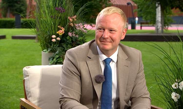 TV3 uudised: Mart Võrklaev automaksu ei kahetse 02.08.2026 Sven Soiver grillis kuumal toolil rahandusministrina mitut maksutõusu eest vedanud Mart Võrklaeva. Reporter: Sven Soiver