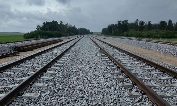TV3 uudised: värske uuring: Rail Baltica Lätis planeeritud kujul ei valmi 16.08.2026 Värske analüüs andis Lätlaste Rail Baltica ehitusele hävitava hinnangu. Planeeritud kujul trass ei valmi, sest raha selleks lihtsalt ei ole jagu. Reporter: Stiven Uke