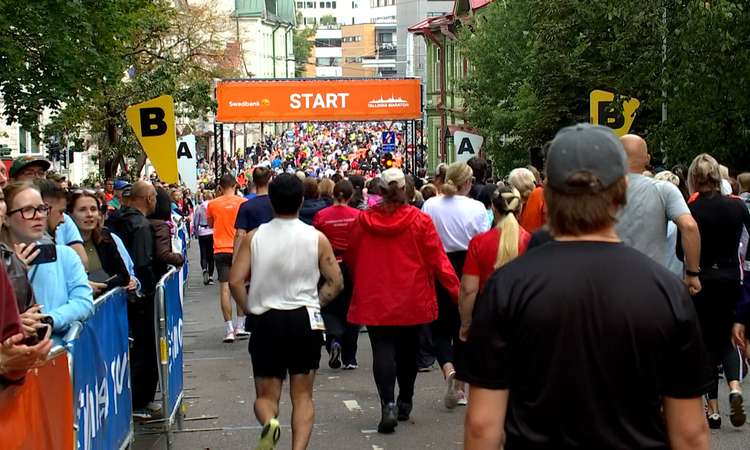 TV3 uudised: Tallinna poolmaratonil sündisid rajarekordid! 12.09.2026 Tallinnas sündis täna jooksurekord, kui linnatänavad vallutasid tuhanded liikumissõbrad. Ilusa ilmaga peetud poolmaratoni läbis võitja Vincent Kiptoo ajaga 59 minutit ja 49 sekundit, mis tähistab Tallinna maratoni rekordit. Reporter: Tarmo Maiberg