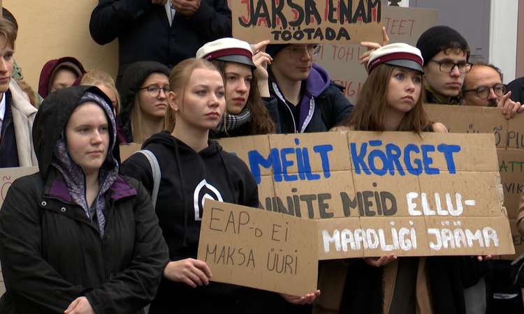 TV3 uudised: tudengid valitsusele: Eesti tulevik on läbi põlemas 24.09.2026 Öeldakse ju, et noored on meie tulevik. Täna aga avaldasid just tudengid meelt - sest nende sõnul on Eesti tulevik läbi põlemas. Reporter: Marie Kruse