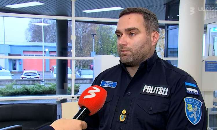 TV3 uudised: lubadeta juht püüdis politsei eest põgeneda, järgnes 20 minutit kestnud ohtlik tagaajamine 29.10.2026 Tallinnas Lasnamäel äratas politsei tähelepanu eile õhtul kahtlaselt käituv sõidukijuht kellele, anti korraldus peatuda. Juht eiras peatumismärguannet ja püüdis põgeneda. See käivitas ligi 20 minutit kestnud ohtliku tagaajamise, mis lõppes sõiduki teelt välja rammimisega. Reporter: Christina Veinberg