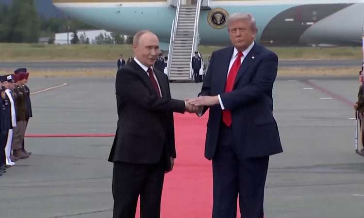 TV3 uudised: USA tegi Venemaaga suure diiselkütuse diili. Kuidas mõjutab see meie julgeolekut? 10.10.2026 USA president Donald Trump teatas eile õhtul, et sõlmis Venemaa liidri Vladimir Putiniga diislikütuse kokkuleppe. Kahe riigi vaheline diil näeb ette ülemaailmset kütusehindade alla toomist, kasutades Venemaa varusid. Peaminister Kristen Michal nimetas diili valearvestuseks, lisades, et diktaatoritega lepped on tee põrgusse. Reporter: Stiven Uke