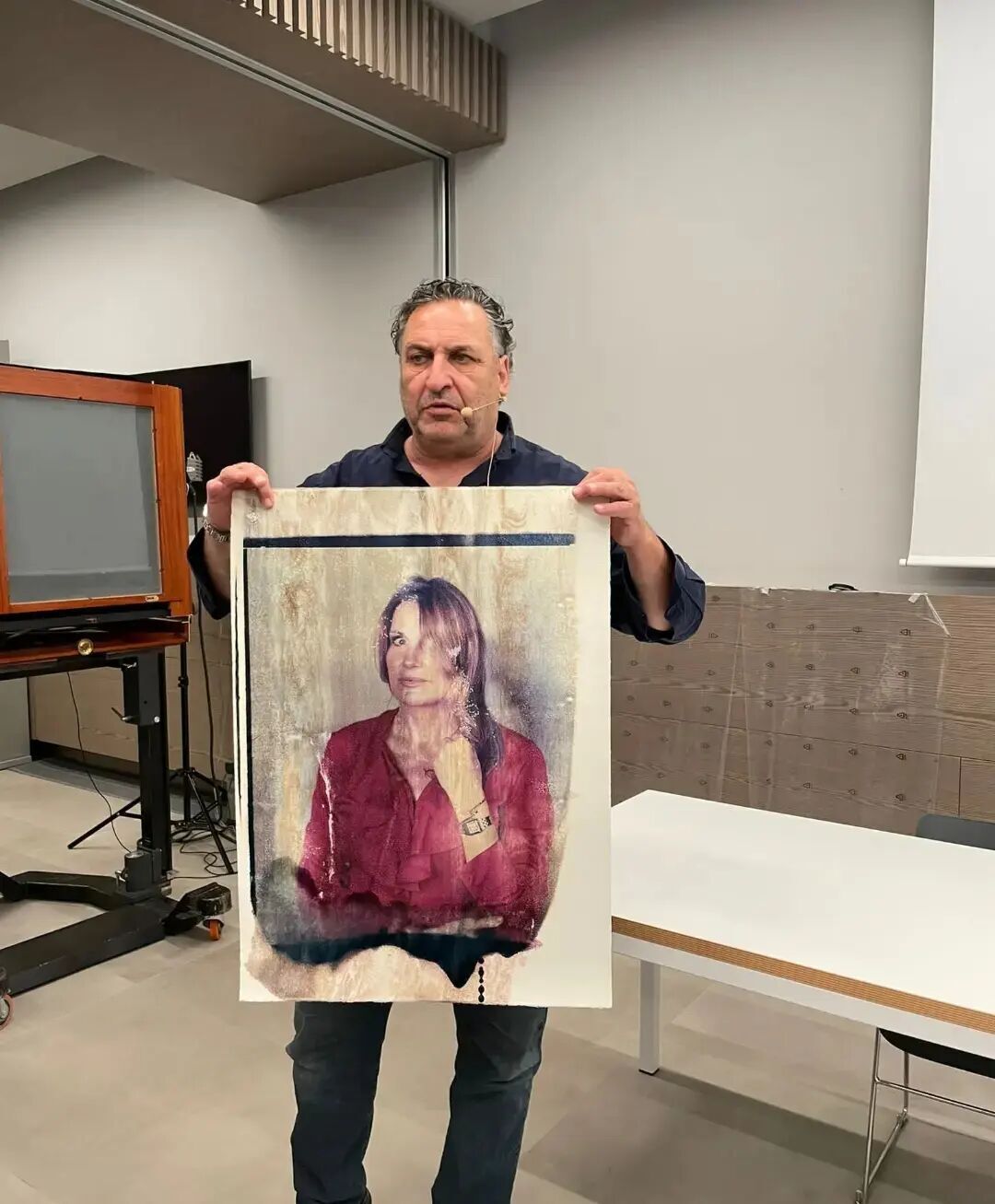 Fotograaf Maurizio Galimberti vastvalminud polaroid portreega.