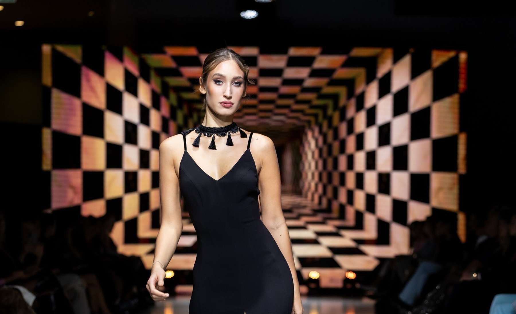 BRAND NO.8 moeshow