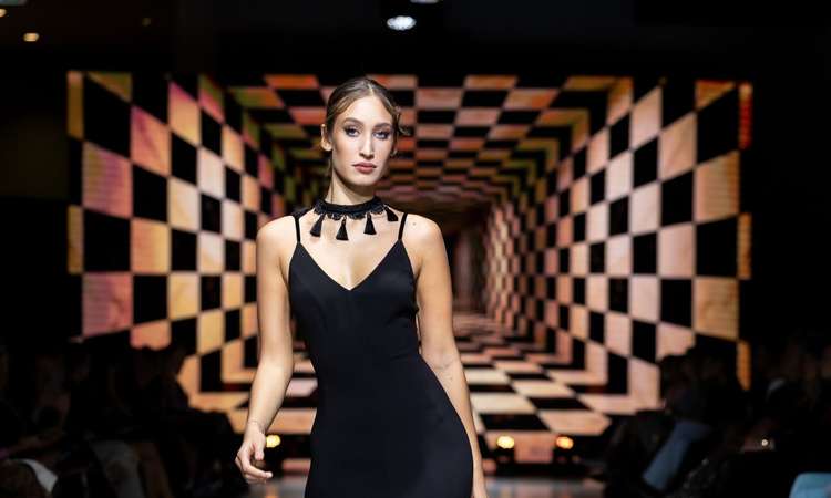 BRAND NO.8 moeshow