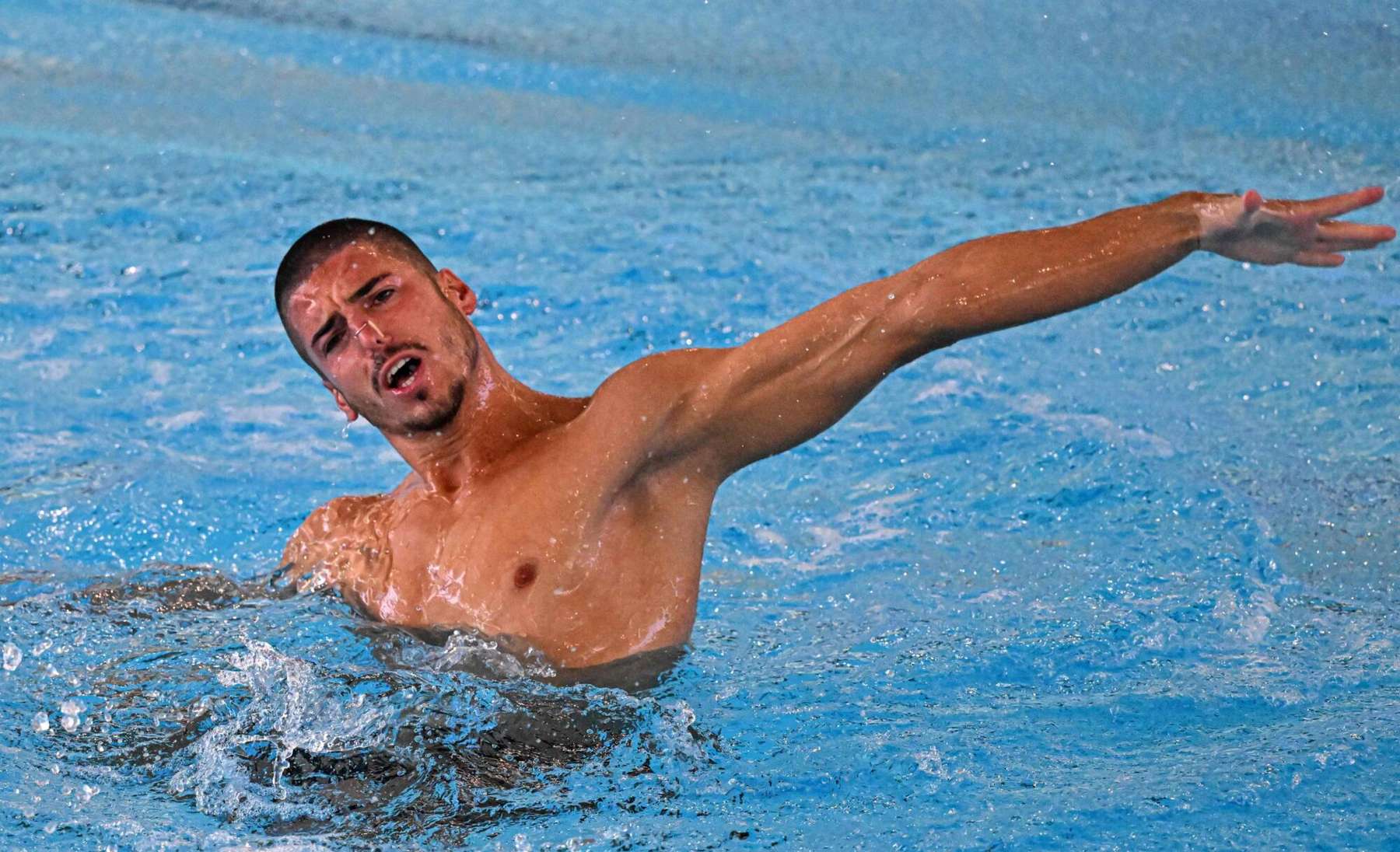 Itaallane Giorgio Minisini meeste kunstilise ujumise soolovaba finaalis oma kava sooritamas