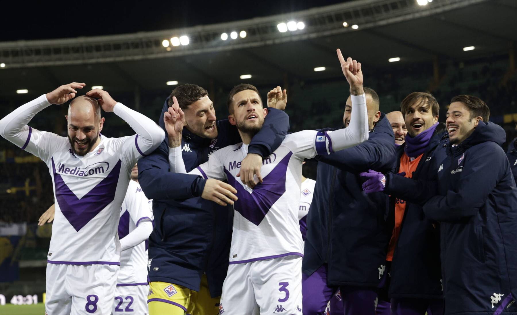 Fiorentina jalgpaluurid tähistamas Cristiano Biraghi vägevat tabamust