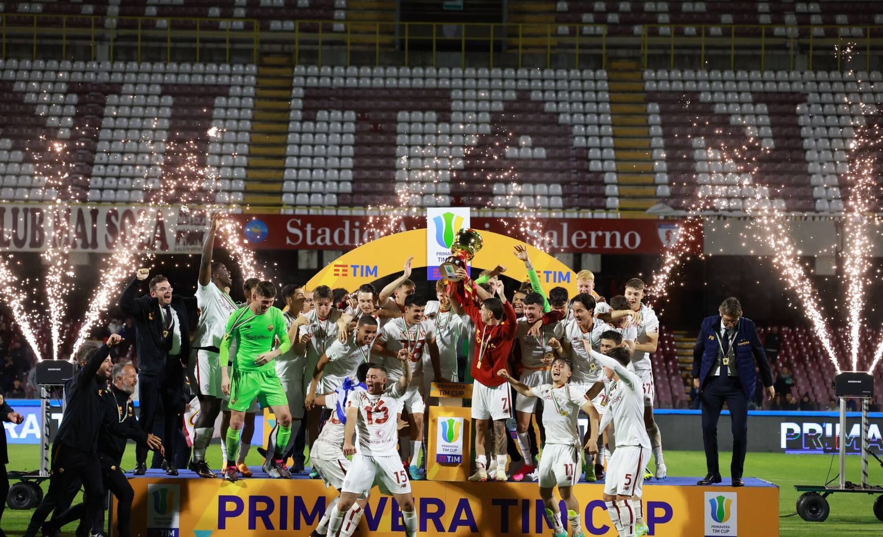 AS Roma U19 mängijad tähistamas