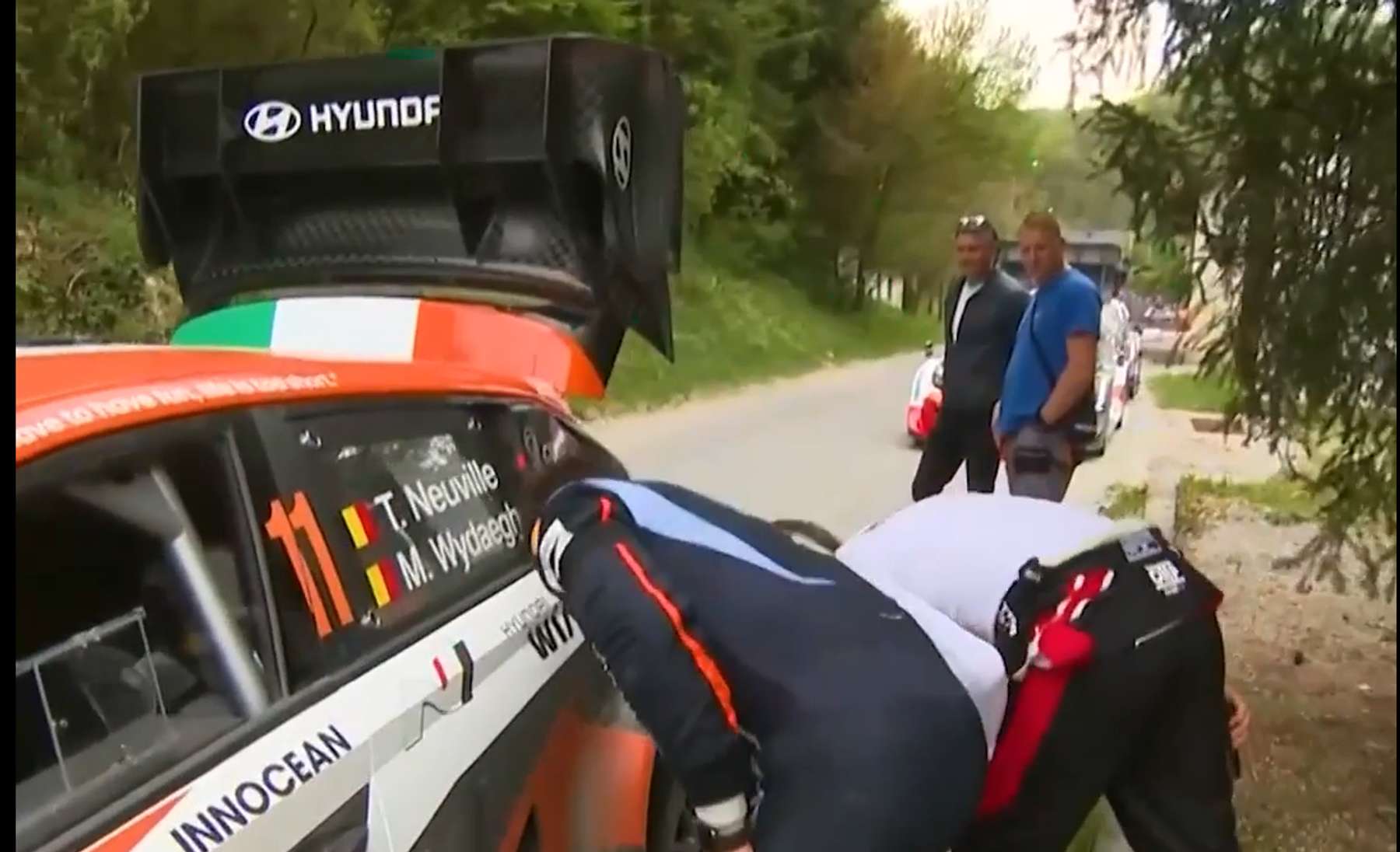 Sebastien Ogier käis Thierry Neuville auto rehve piilumas
