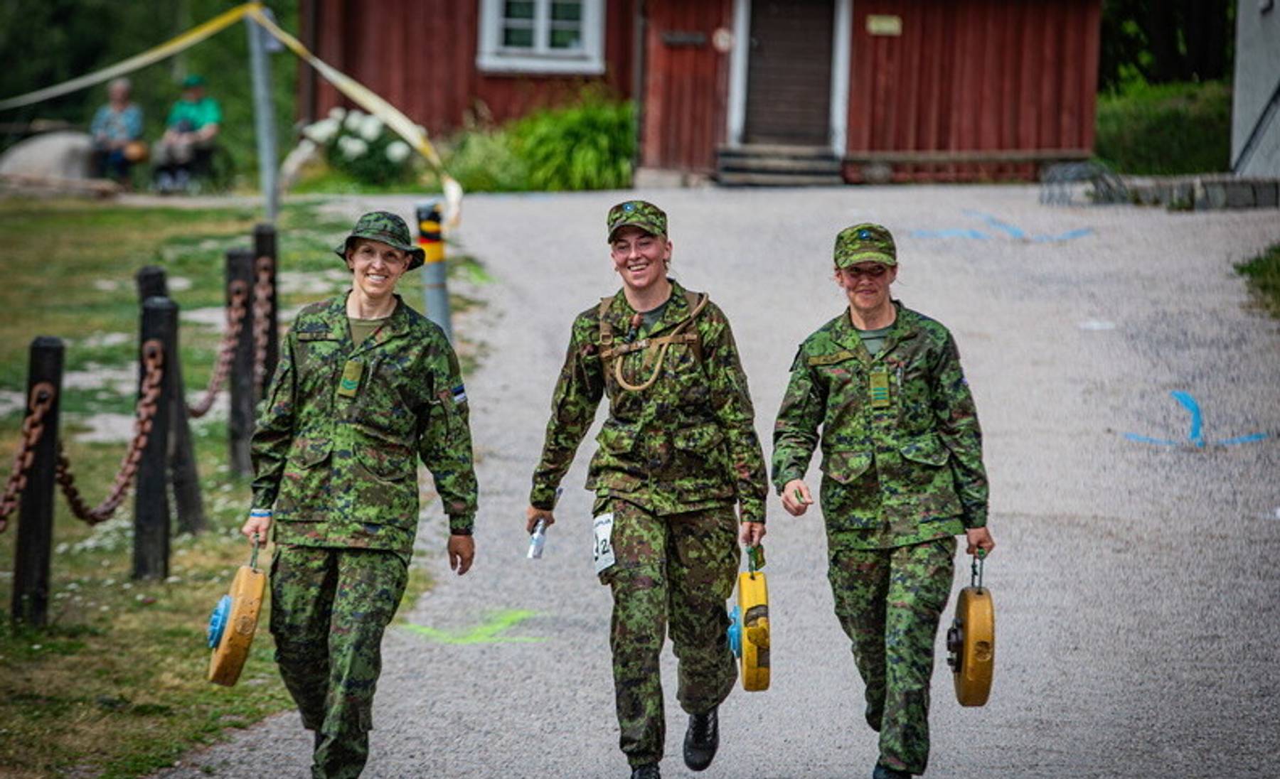 Vasakult: veebel Aune Surva, leitnant Jane Mednis ja seersant Karmen Alnek