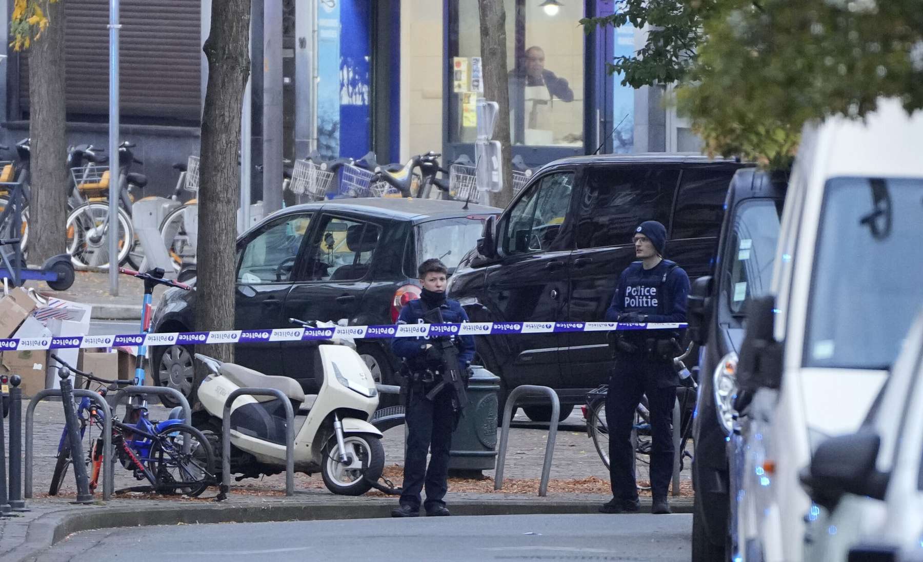 Belgia politsei lasi kaks Rootsi fänni tapnud tulistaja maha