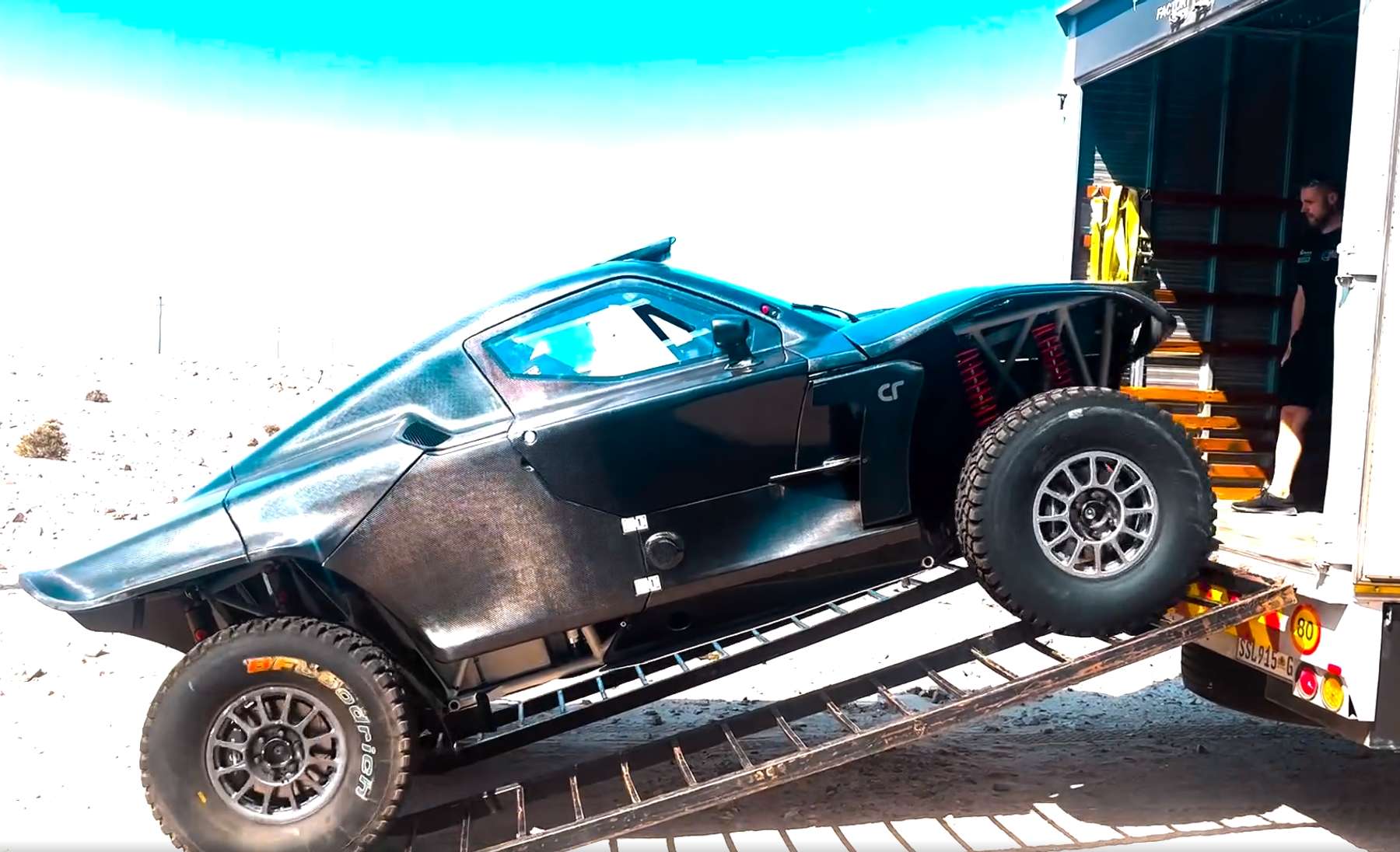 Urvo Männama käis Namiibias testimas meie Dakar 2024 võistlustautot, milleks on Century Racing CR7.