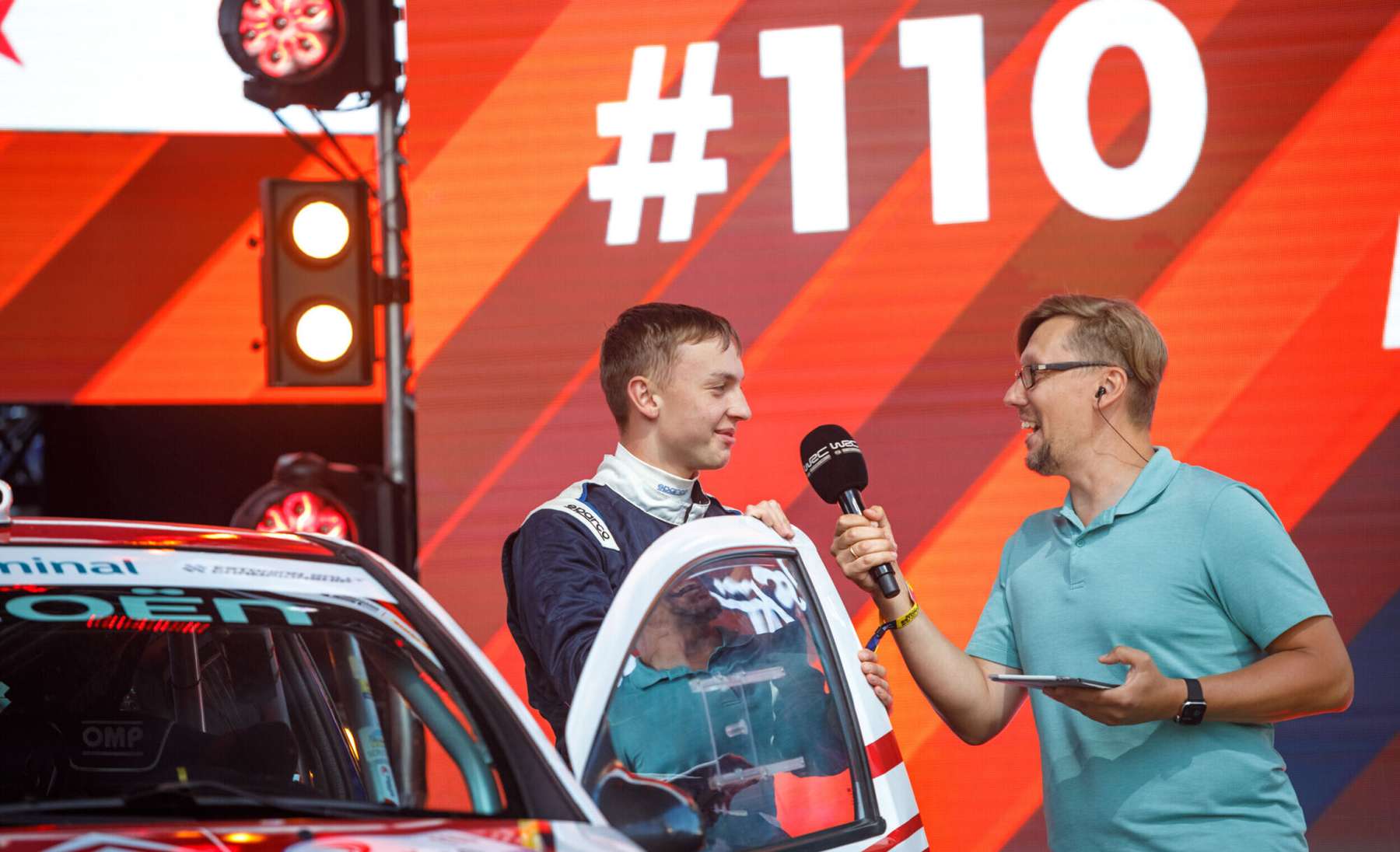 Oskar Männamets annab Rally Estonia stardis intervjuud Kristjan Goldile.