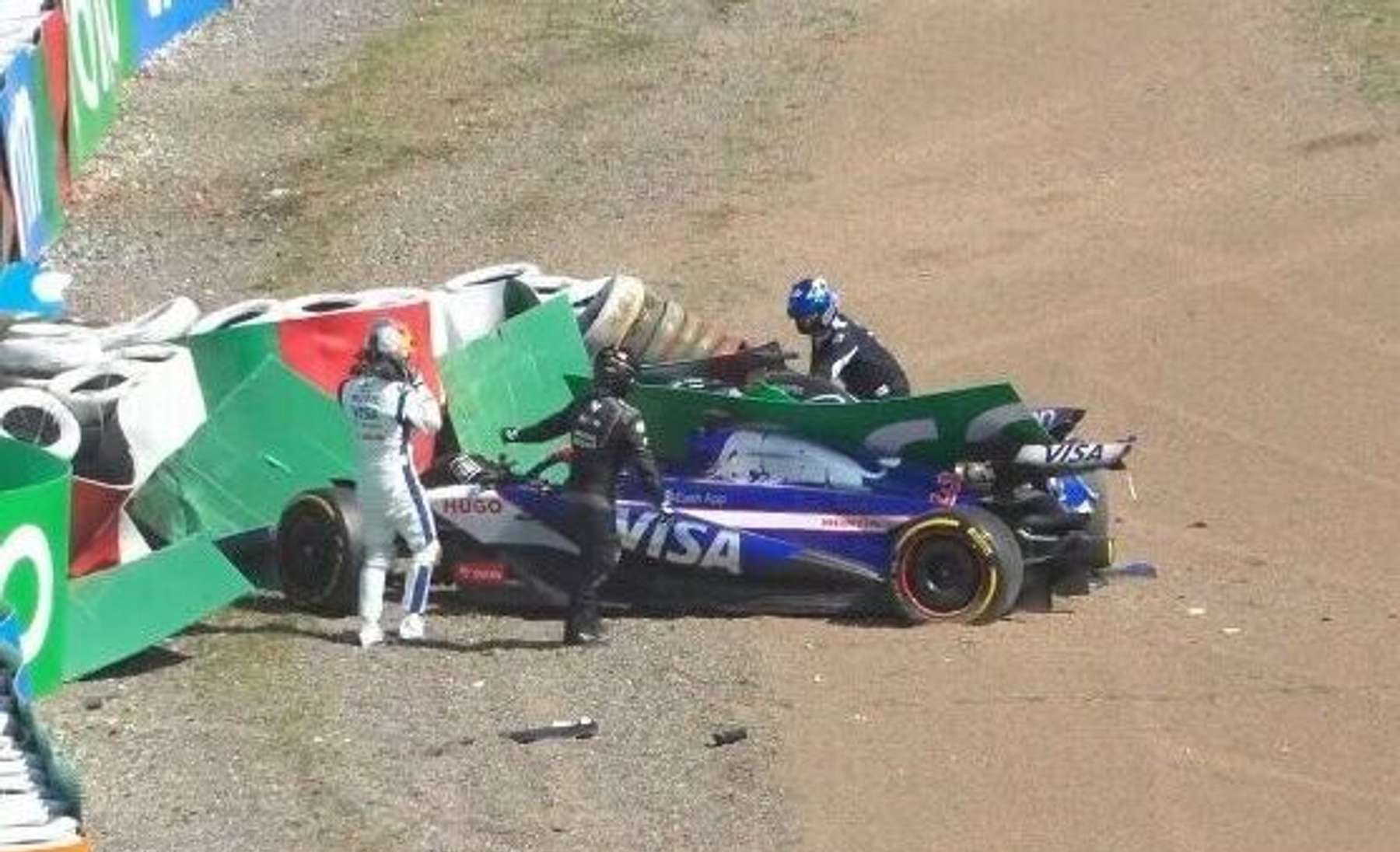 Alexander Alboni ja Daniel Ricciardo avarii