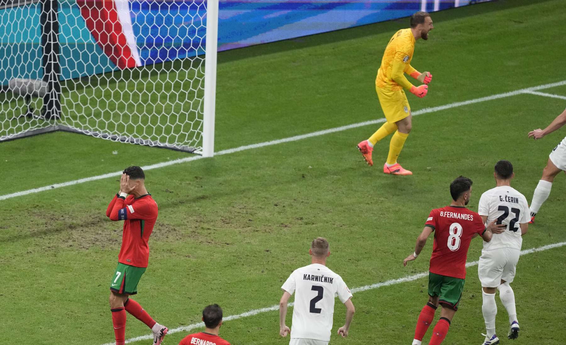 Ronaldo eksis penaltil