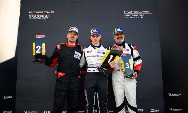 Alex Reimann (keskel) saavutas Valencias sõiduvõidu