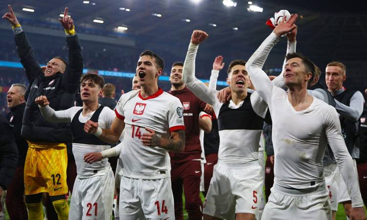 Poola mängijad tähistamas