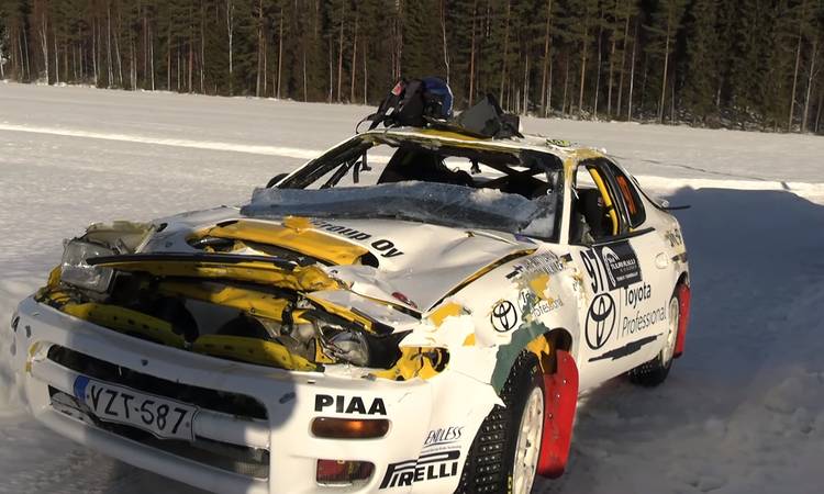 Jari-Matti Latvala masin peale avariid